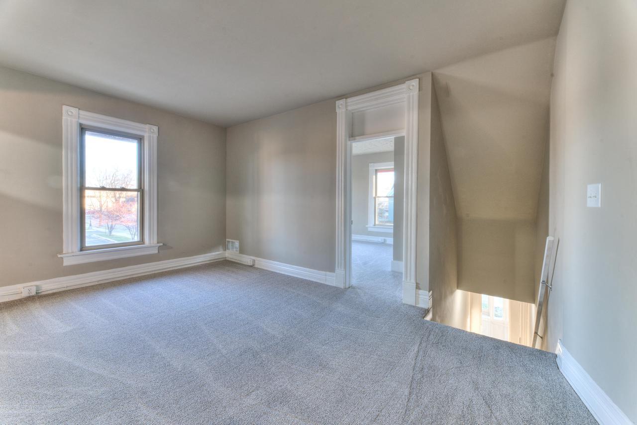 Building Photo - 434 West Park Ave