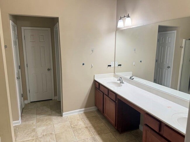 Building Photo - 4290 Bridgeton Ct