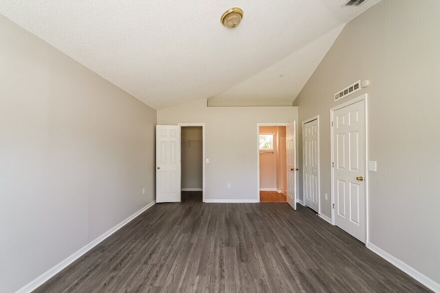 Building Photo - 5511 Ashland Dr