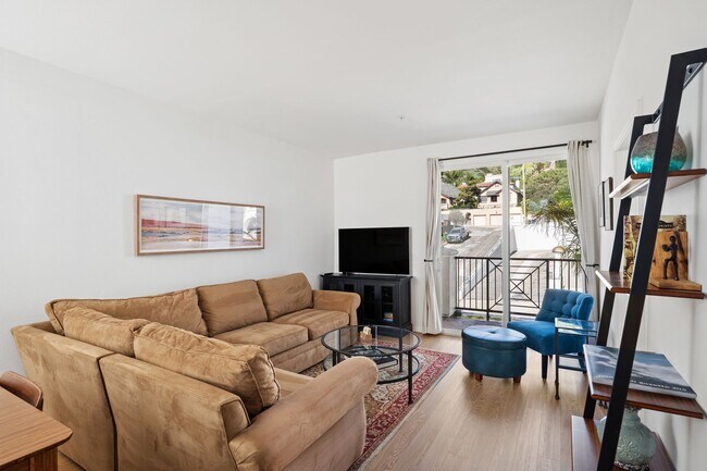 Building Photo - Discover Ventura's Downtown and Coastal Lifestyle