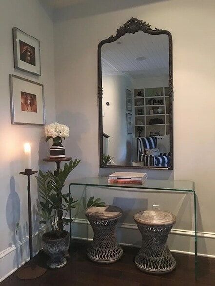 Foyer entry on 2nd level - 1830 Thames St