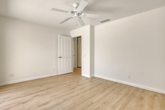 Building Photo - 1301 Sun Terrace Ct