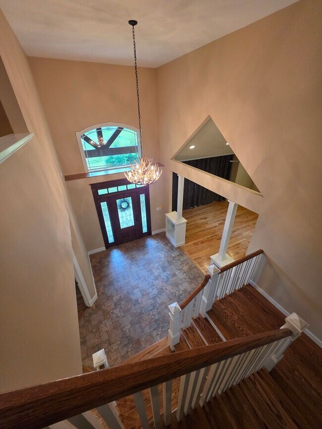 Building Photo - Luxurious 3-Bedroom Home in Poughquag, NY
