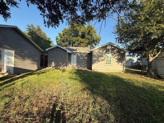 Building Photo - 1203 Kenley Ave