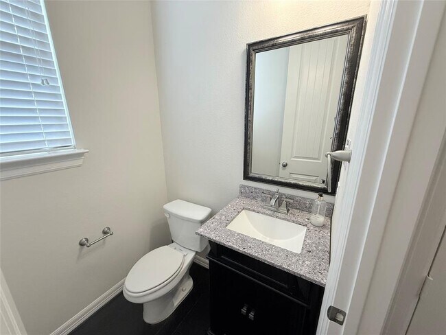 Building Photo - 13216 Green Hills Dr