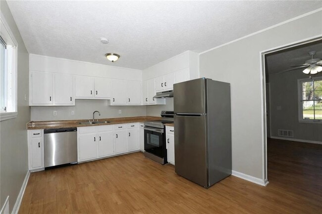 Building Photo - 107 Inverness Dr