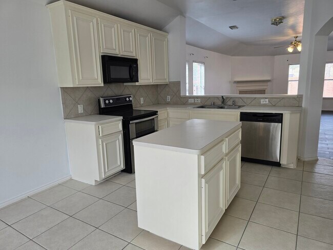 Building Photo - 2910 Plum Lake Dr