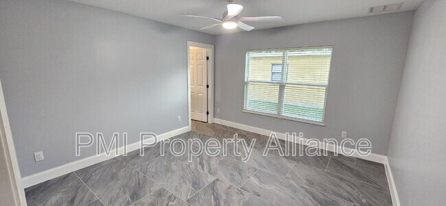 Building Photo - 1120 Lincoln Terrace