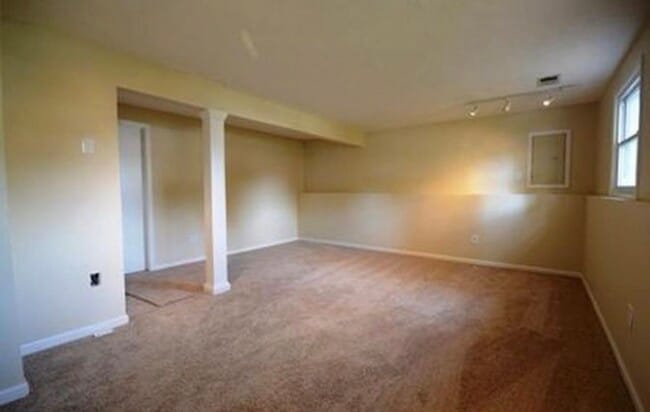 Building Photo - 10760 Cedarwood Dr