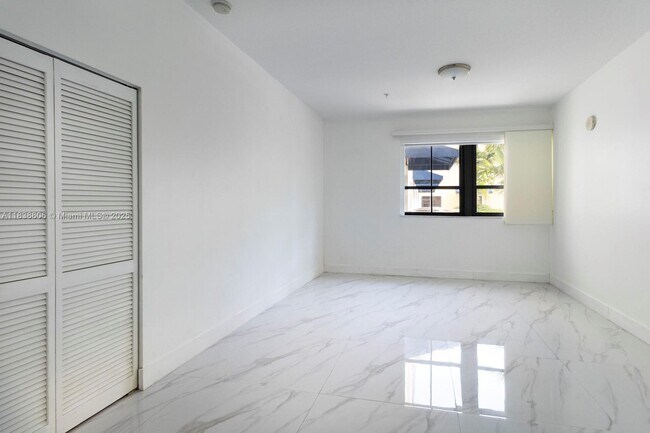 Building Photo - 8395 SW 73rd Ave