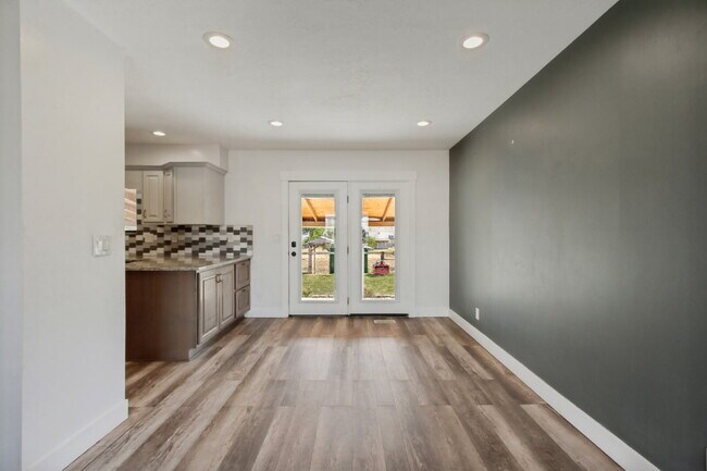 Building Photo - 2175 S 150 W