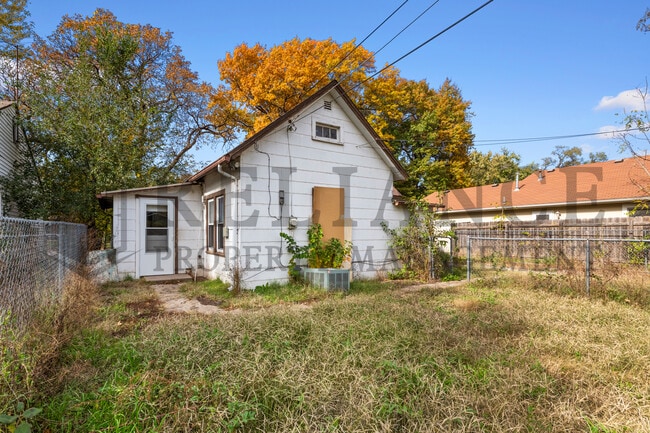 Building Photo - 1934 N Burns Ave
