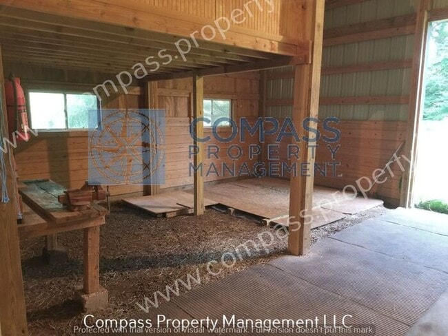 Building Photo - $2495 - 3 Bed Farm House on a Large Peacef...
