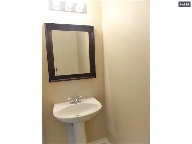 Building Photo - 5405 Crimson Oaks Dr