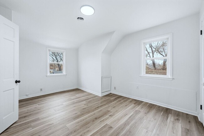 Building Photo - Freshly Updated 3BR Home with Garage & Carport