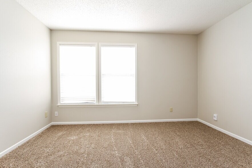 Building Photo - 8649 Hopewell Ct