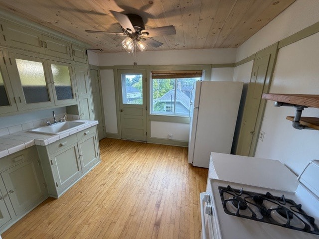 Kitchen - 6326 W Grant St