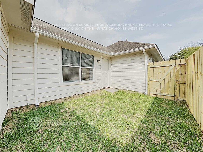 Building Photo - 6425 Mountain Pines Ln