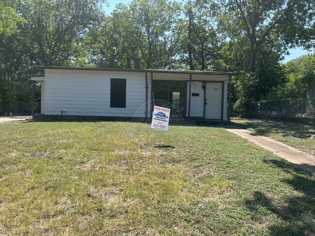 Primary Photo - ***Two-Weeks Free Rent***910 Evergreen Street, Killeen
