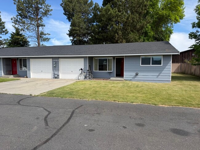 Building Photo - 1404 N Cora St