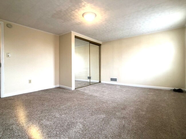 Building Photo - Mt Washington, 2 Bed 1.5 Bath House with Parking, A/C, Patio and More!