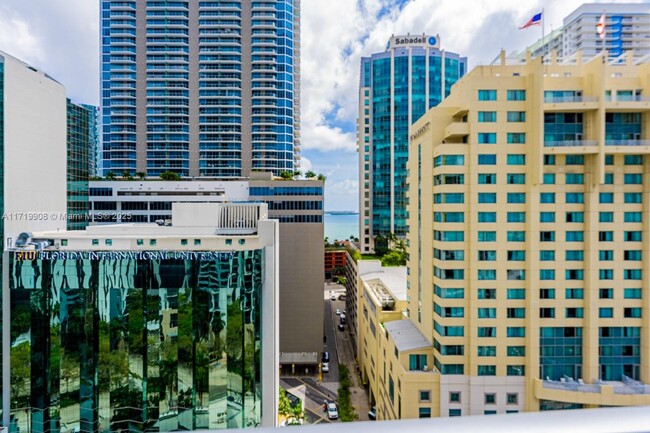 Building Photo - 1060 Brickell Ave