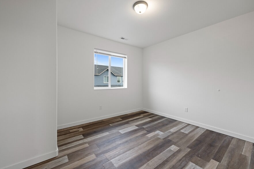 Building Photo - 2625 W Marina Dr