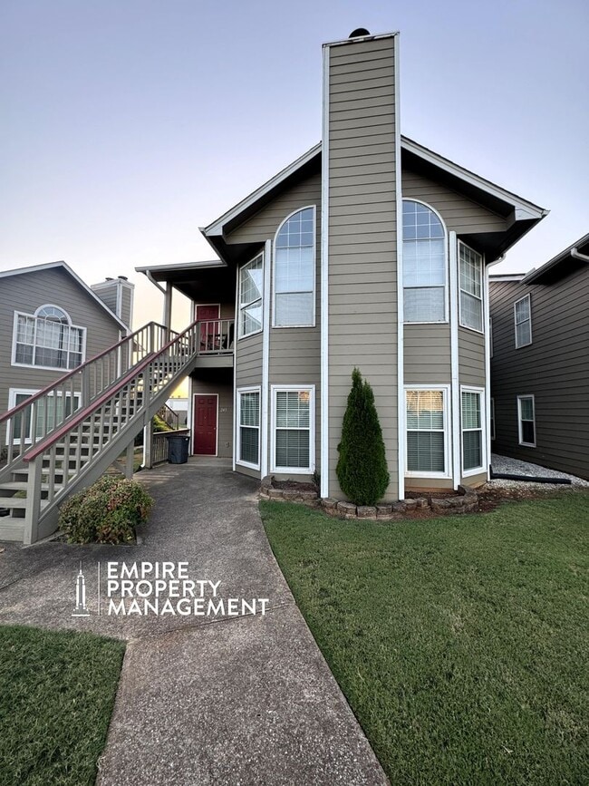 Building Photo - Move-In Special!! 1/2 Off First Month's Rent!!