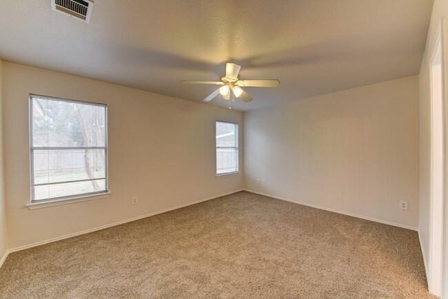 Building Photo - 910 Port Daniel Dr