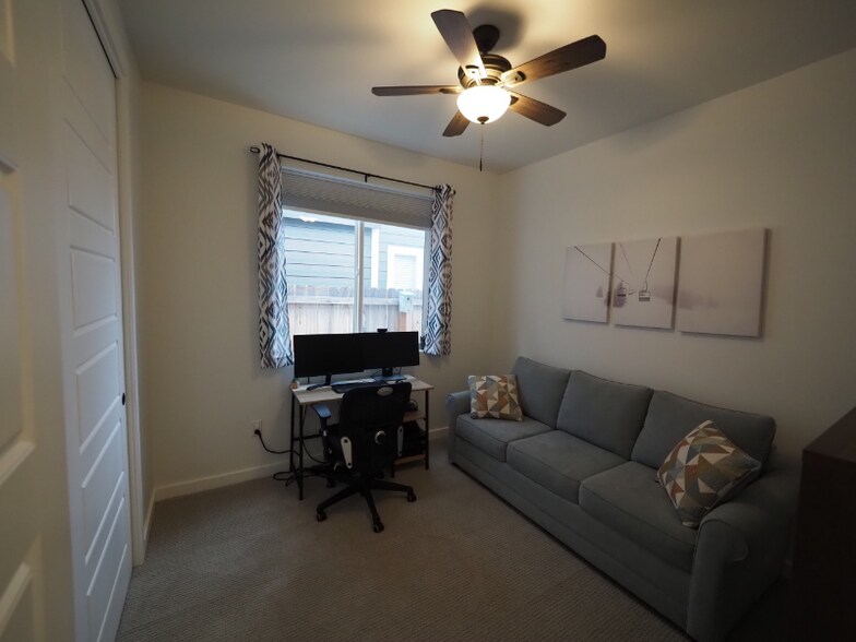 Building Photo - 1504 New Holland Dr