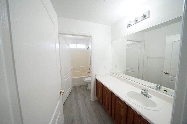 Building Photo - SHOWINGS AVAILABLE NOW