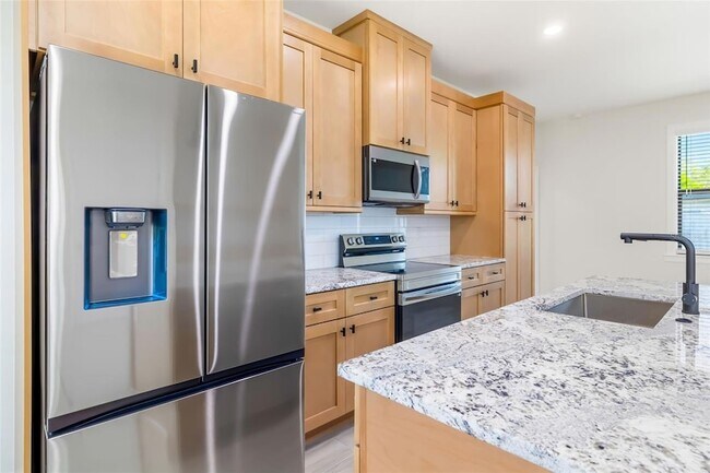 Building Photo - 118 Ruby Ave N