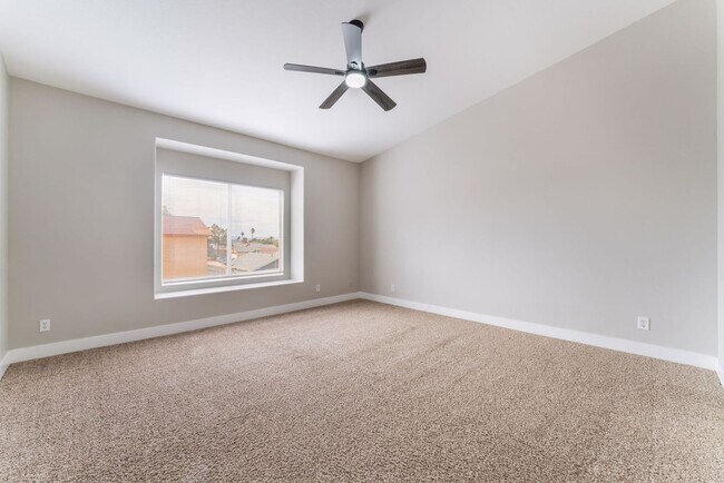 Building Photo - Charming 2-Bedroom Condo with Modern Comforts!