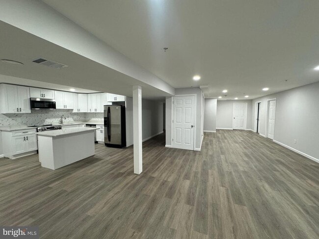 Building Photo - 6900 Ironbridge Ln