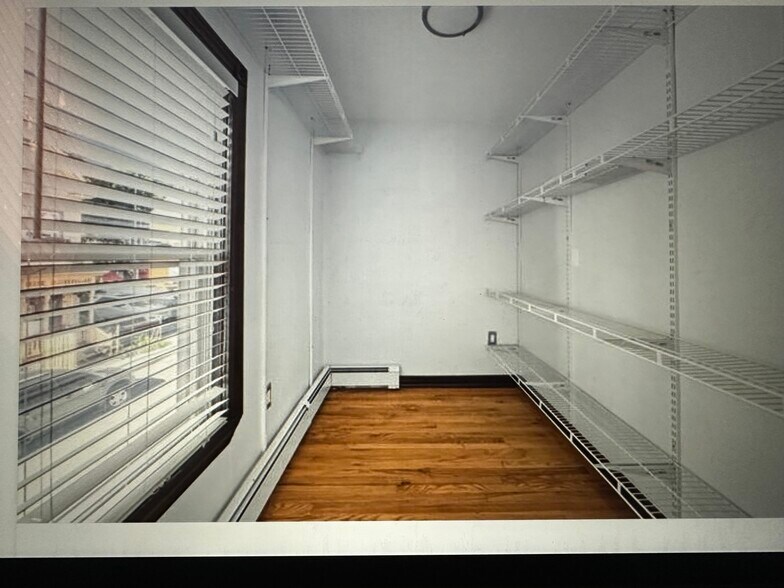 Building Photo - 8 Woodville Park