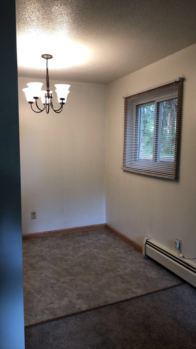 Building Photo - 1136 5th St