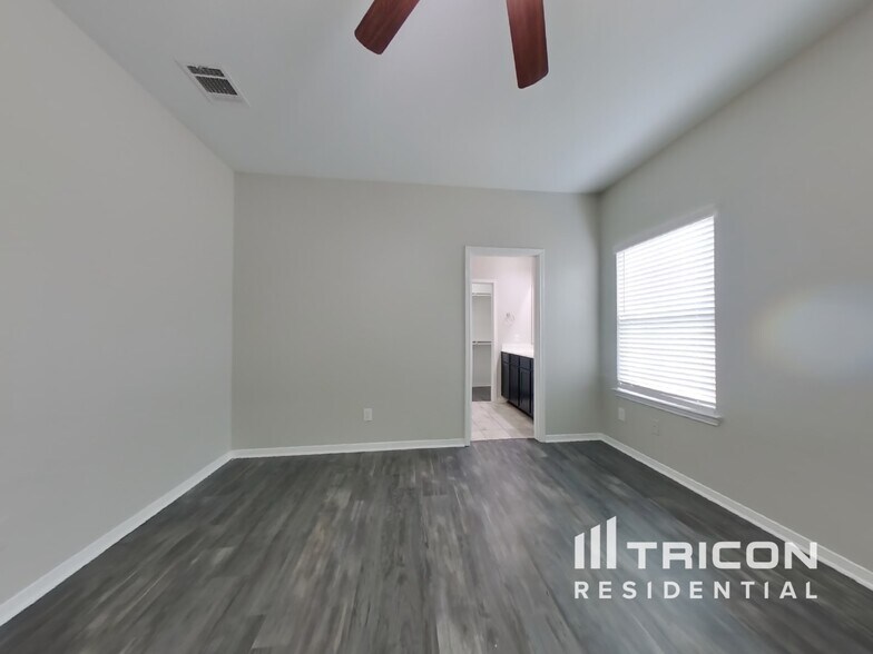 Building Photo - 8038 Villa Lago Ln
