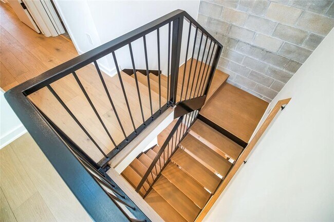 Building Photo - Stunning 3-bed/3.5-bath Condo Available Fo...