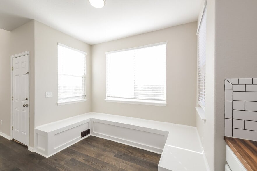 Building Photo - 12812 Newport Way