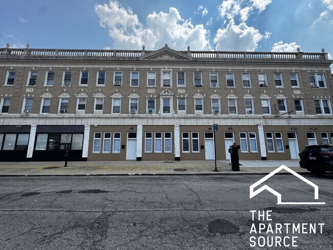 Building Photo - 4007 W School St