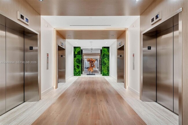 Building Photo - 2301 Collins Ave
