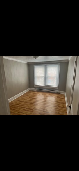 Building Photo - 110 School St