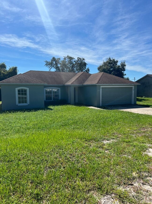 Building Photo - Spacious 3/2 with Attached 2 Car Garage in Deltona Lakes!