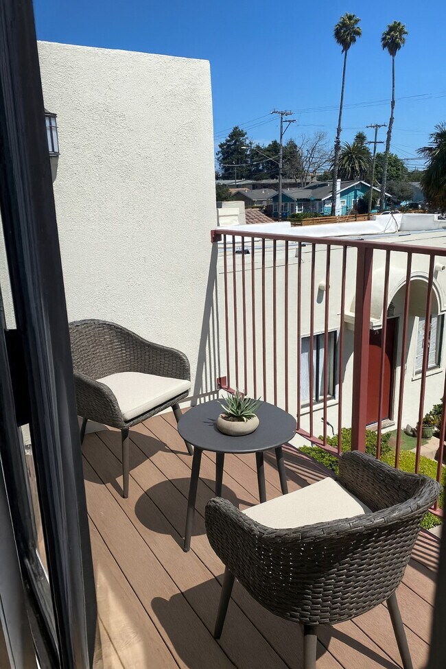 Building Photo - 336 Central Ave