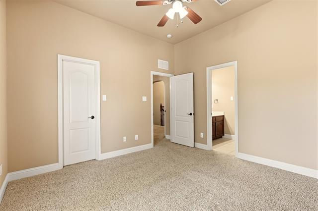 Building Photo - 627 Seymour Dr