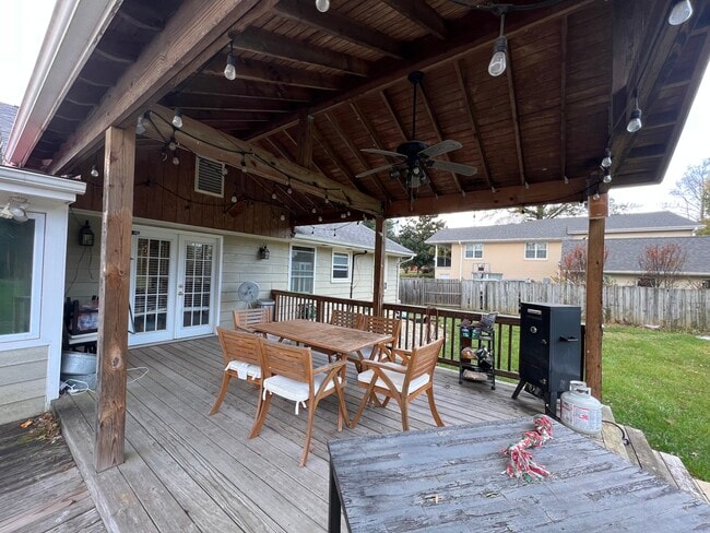 Building Photo - 10616 Oak Pl