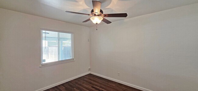 Building Photo - 1021 Buckeye Dr
