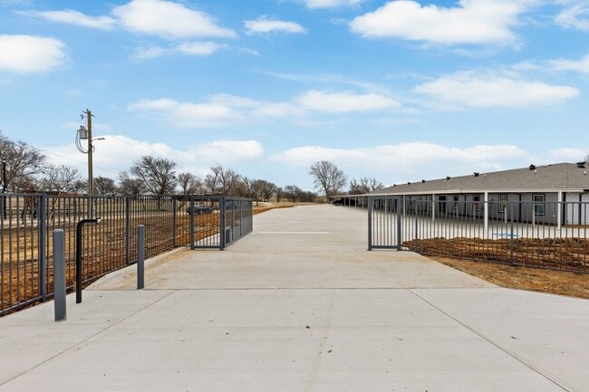 Building Photo - 8092 County Rd 604
