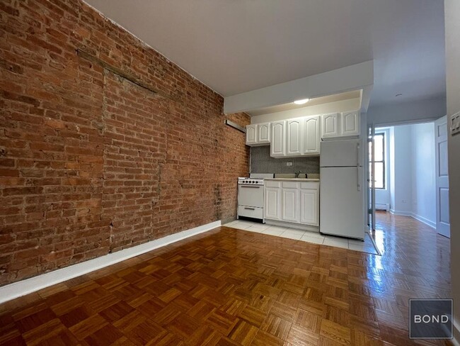 Primary Photo - 172 E 106th St