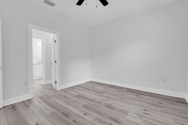 Building Photo - 705 S Orange Ave